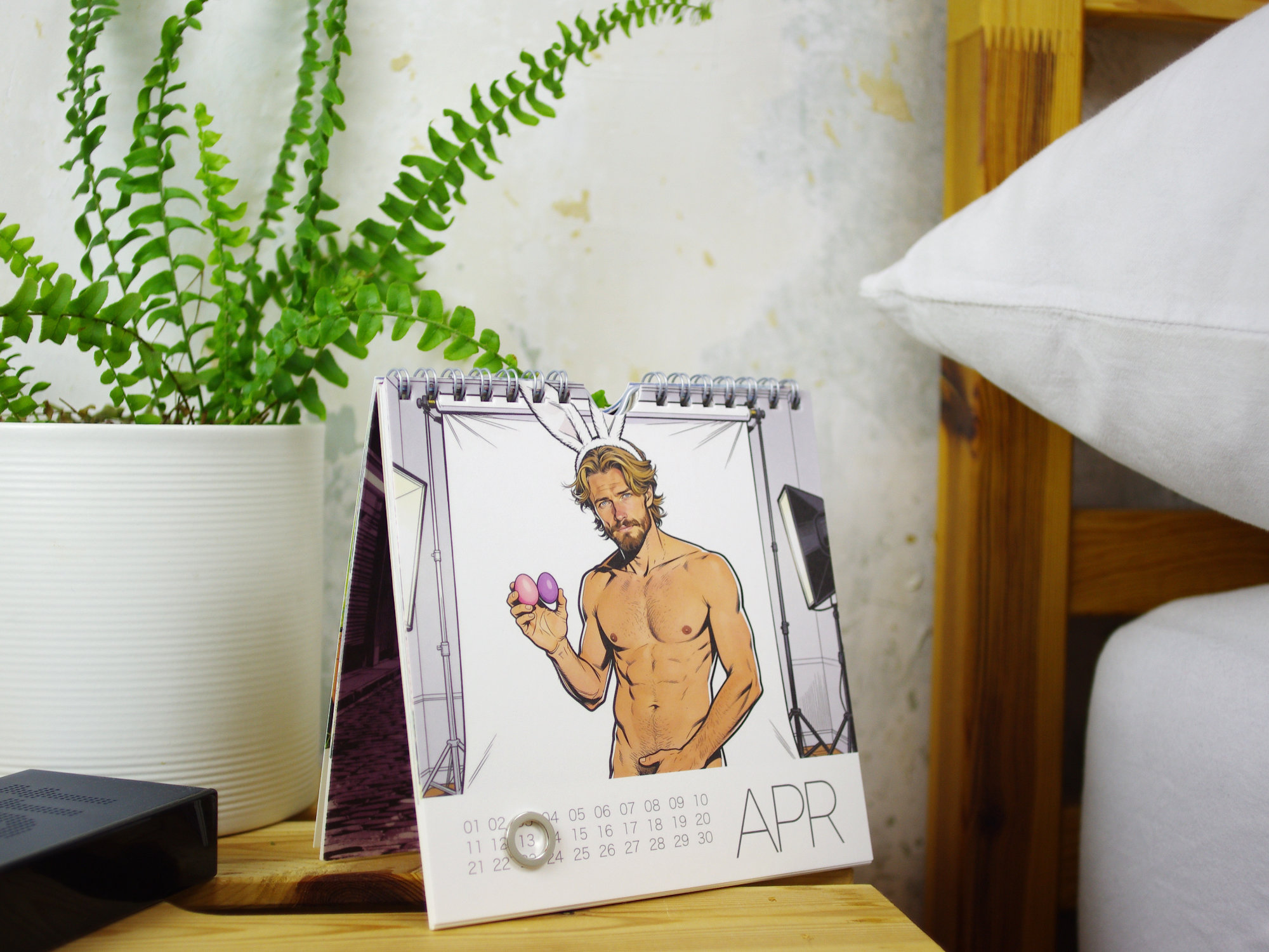 Monat April des Tischkalenders „My Timeless Little Fantasy“ im Wohnambiente aufgestellt